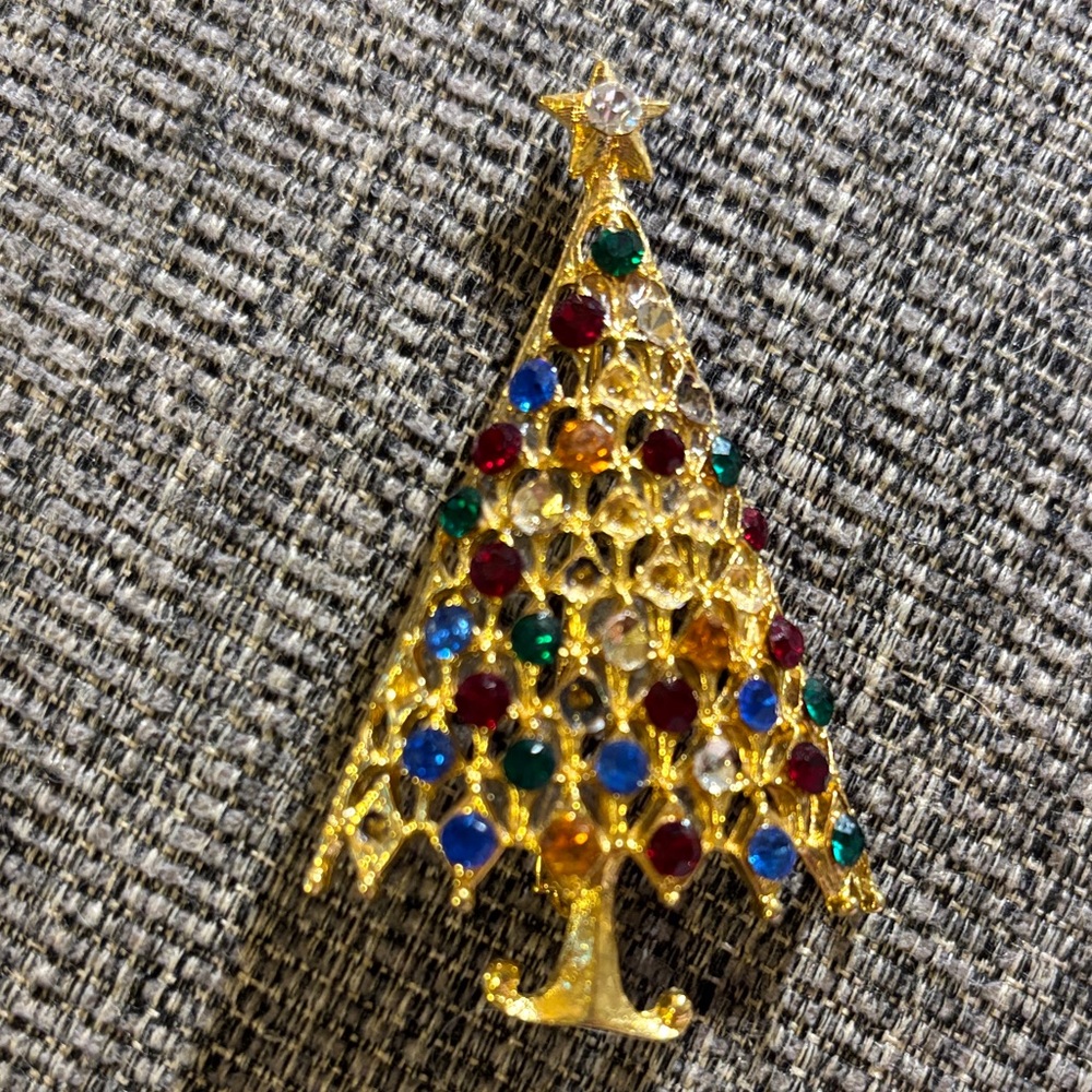 Vintage Tancer II Gold-Tone Christmas Tree Brooch with Colorful Rhinestones